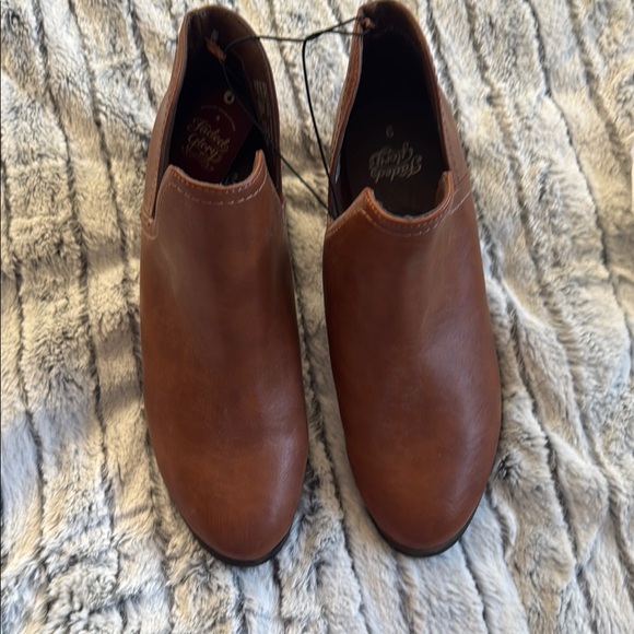 Brown booties - Picture 2 of 3